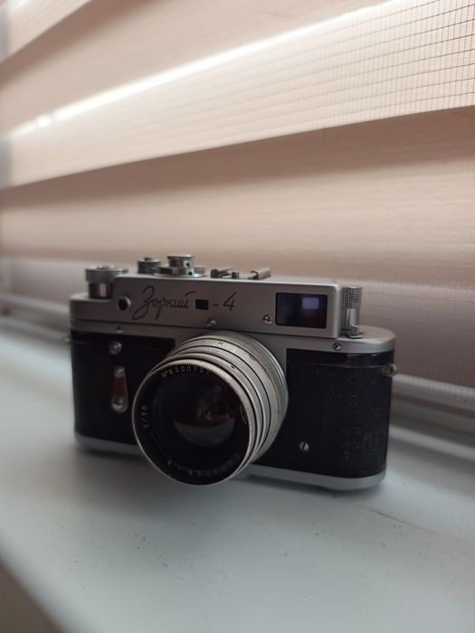 Aparat foto Zorki-4 cu obiectiv Jupiter 8