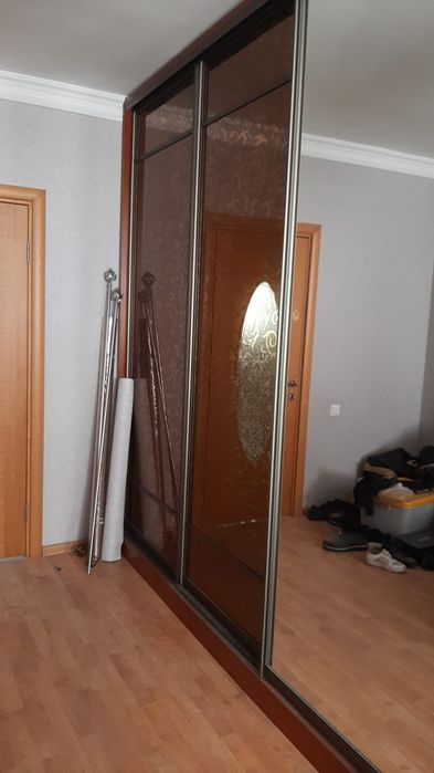 Шкаф с зеркалом отдам