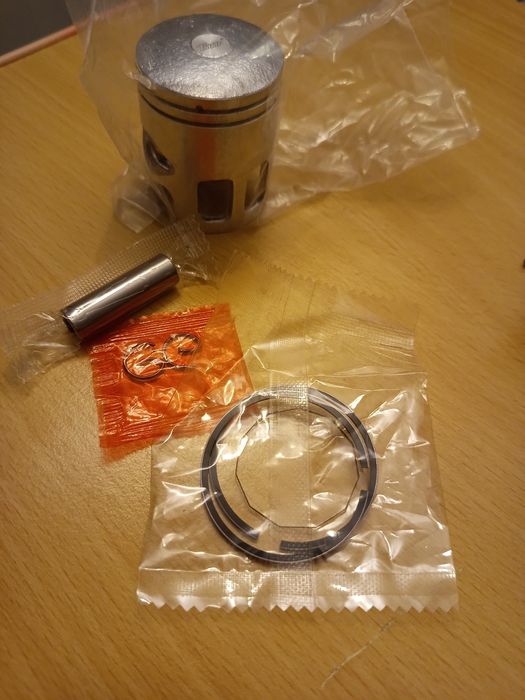 Piston+segmenți scuter PGO T-Rex 49cc³ 50cc³  40mm Bolt 10mm.