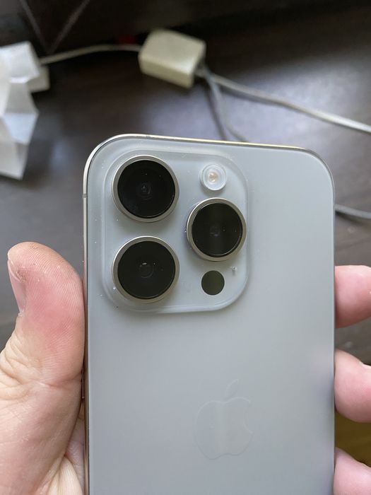 Продаю iphone 15 pro 256