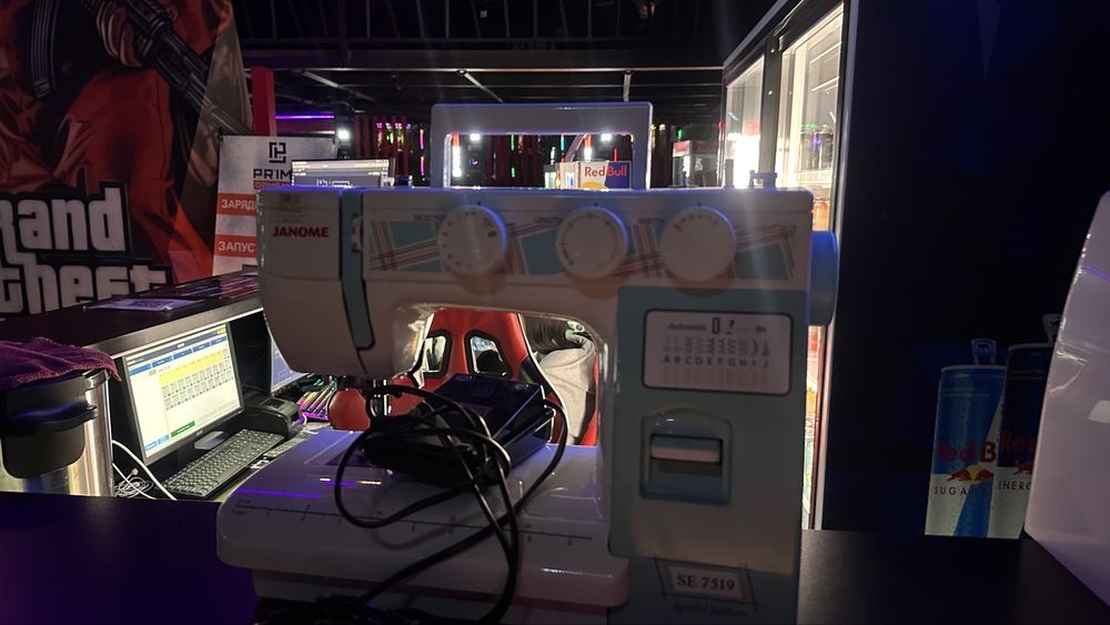 Продам швейную машину