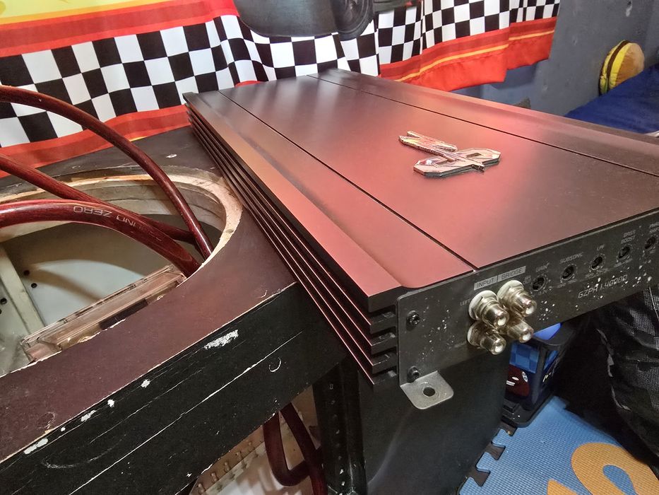 ЕКСКЛУЗИВНО: Ground Zero Plutonium 15" Субуфер + 4kW GZPA Усилвател!