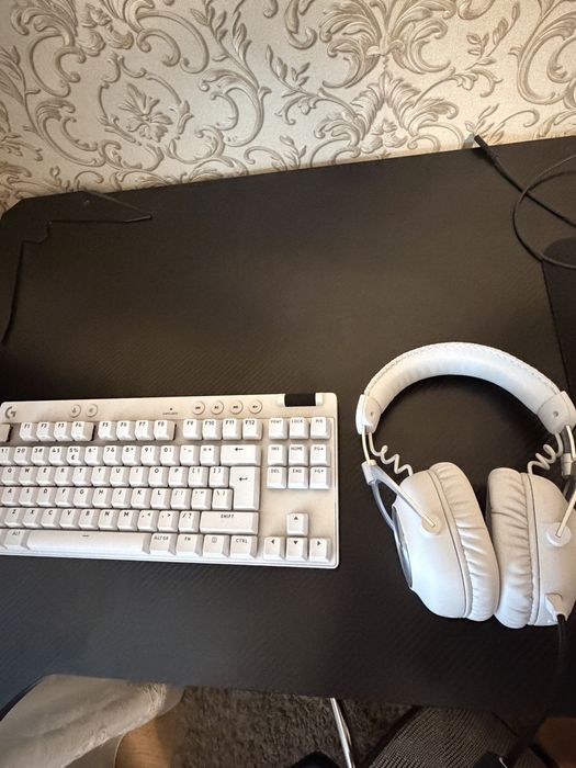 Combo casti + tastatura Logitech