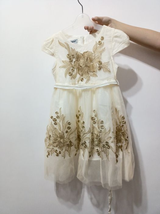 Продам нарядные платья