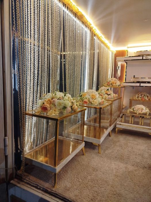 Toy marosimlar uchun Sarpo idishlar va moshinalar.