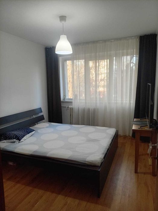 O cameră este disponibilă pentru închiriere