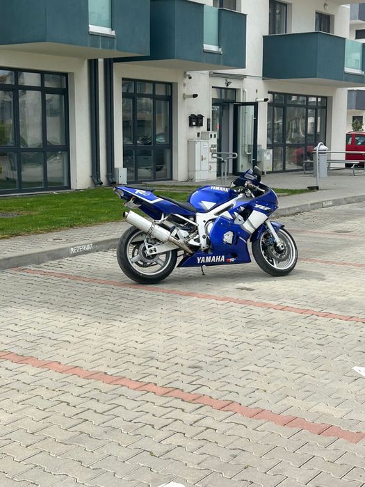 Motocicleta Yamaha R6