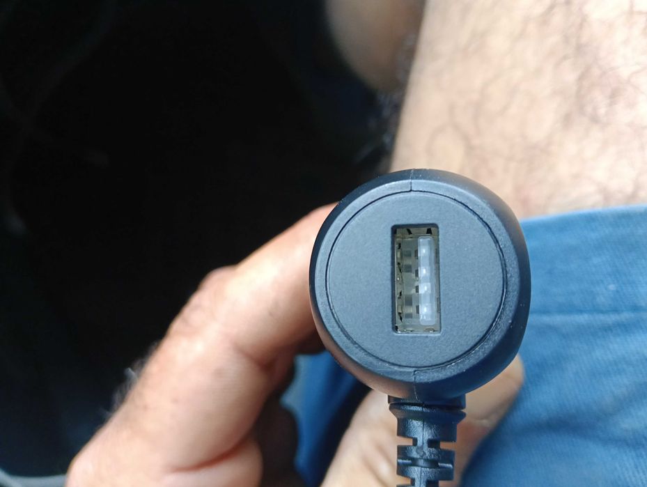 Продавам мултимедия за кола