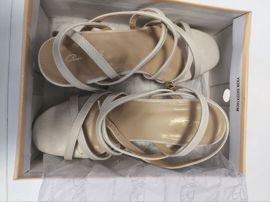 Нови Вжедневни дамски сандали на платформа в бежово. Номер 39