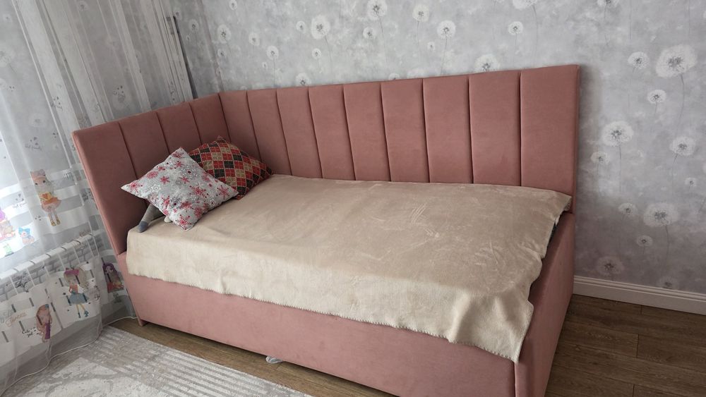 Кровать девочки с матрасом