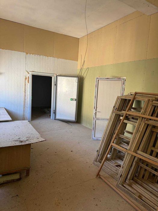 Сдается в аренду складское помещение.(2)этажа.