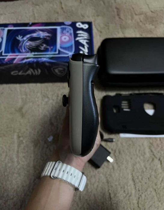 Консоль MSi Claw 8Ai+