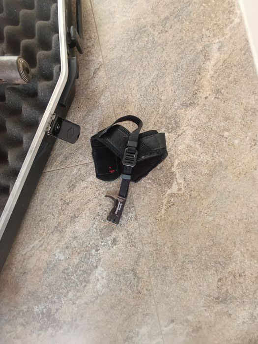Arc compound Hoyt pentru mana stanga