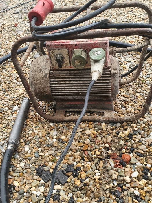 Vibratoare beton diverse puteri 1,5,/2,2 kw si lance vand/inchiriez