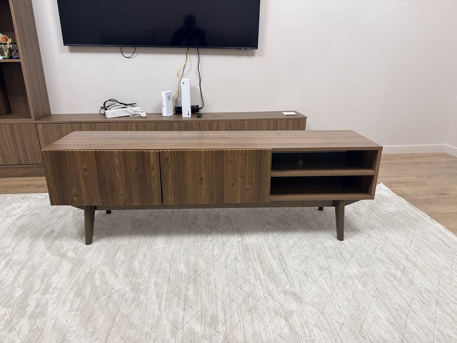 Продам ТВ тумбу в хорошем состоянии