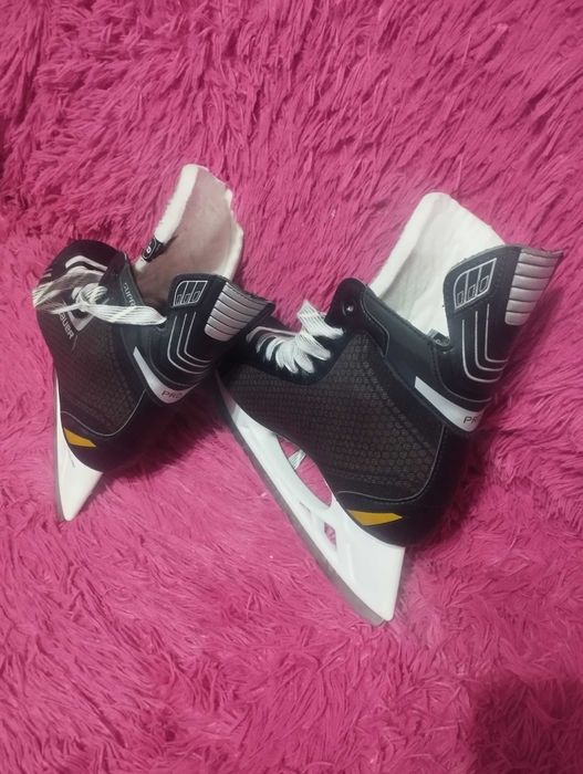 Продам коньки BAUER