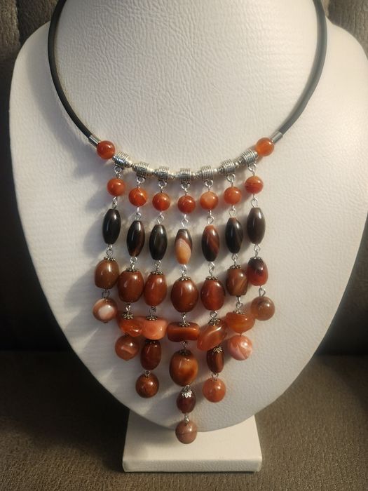 Бусы из натуральных камней