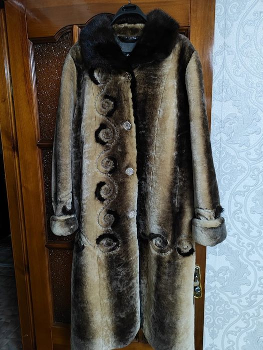 Продам мутоновую шубу
