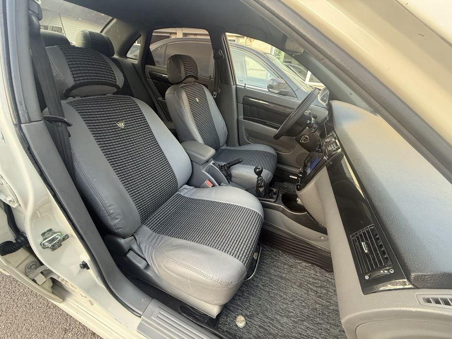 Lasitti 2010 yil qaymoq rang