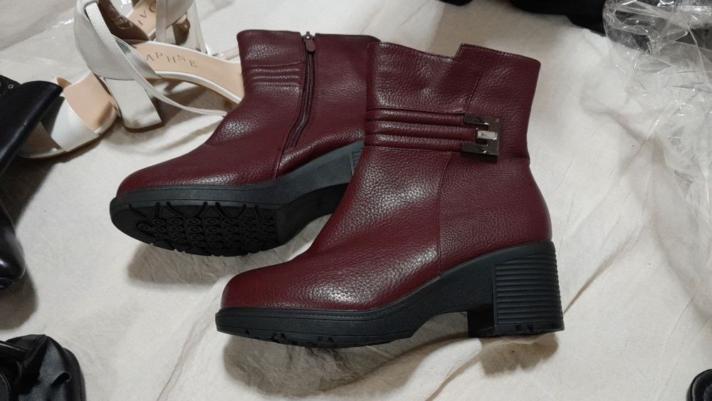 Продам женские сапоги