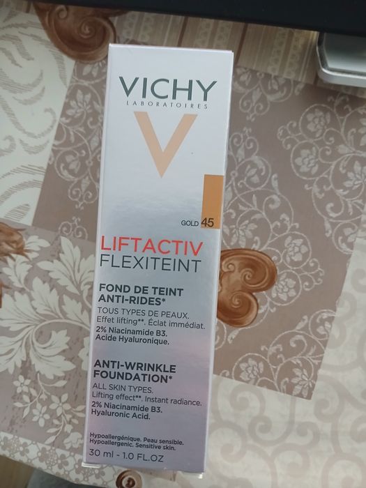 Продавам Фон дьо тен против бръчки Vichy Liftactiv Flexiteint