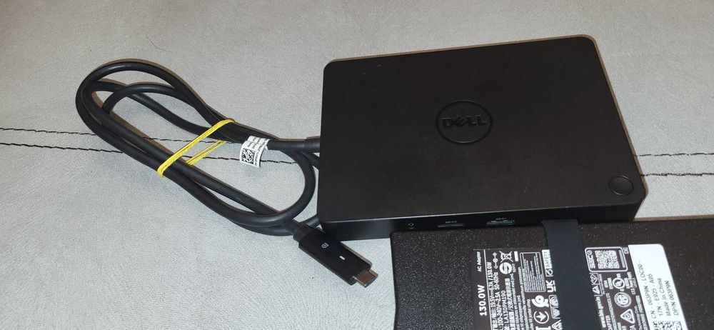 DELL WD15 Dock fuctional si incarcator se poate vedea