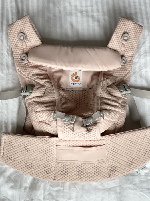 Нова - ергономична раница Ergobaby pink quartz