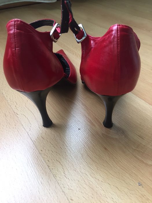 Червени обувки ест.кожа