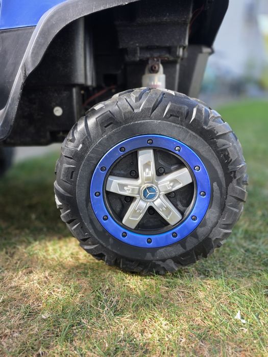 Mare Mercedes UNIMOG 4X4 pentru copii - baterie nouă