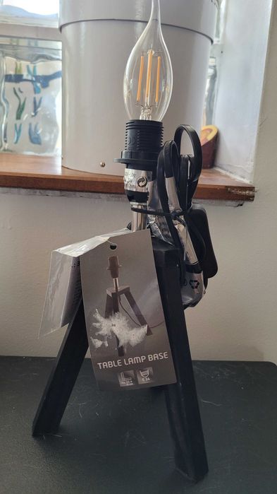 Veioza lemn,cu aspect industrial