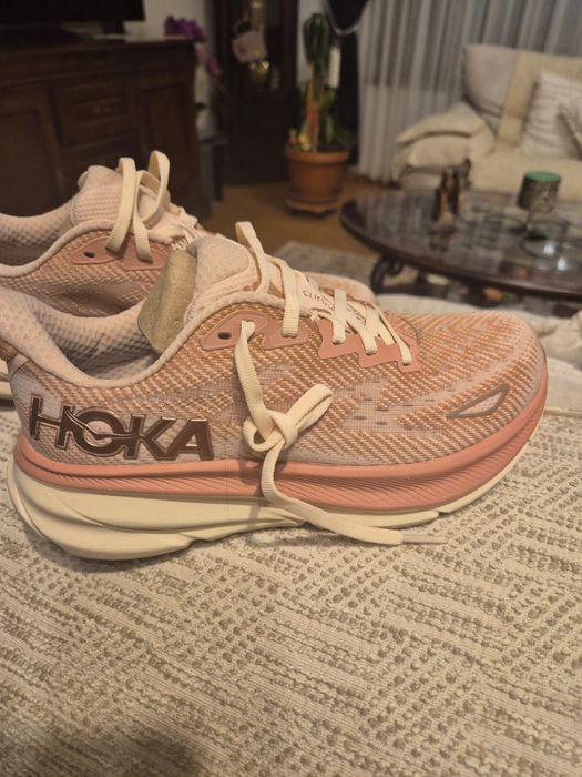 Hoka clifton 9 noi in cutie nefolosite