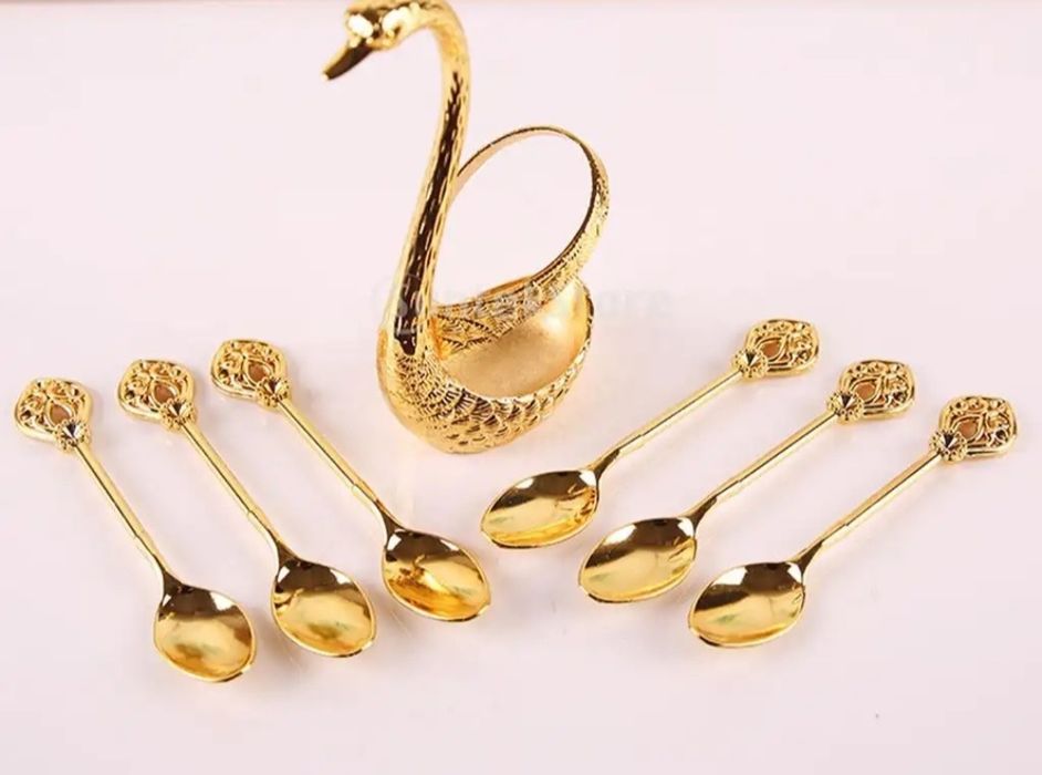 Роскошная золотая подставка лебедь с маленькими чайнымиложками