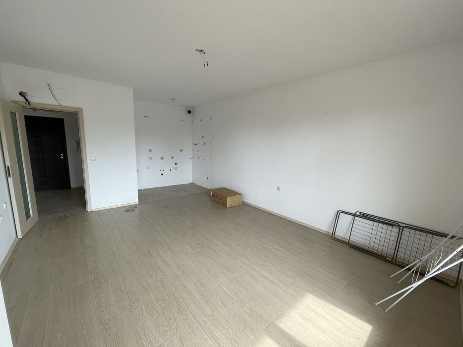 Двустаен апартамент с паркомясто в гр. Каварна,  на метри от плажа .