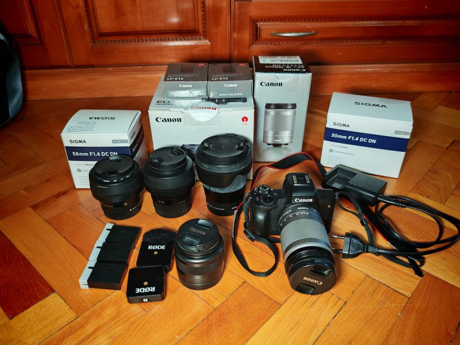 Canon EOS m50 + 5 Обективи и микрофон.