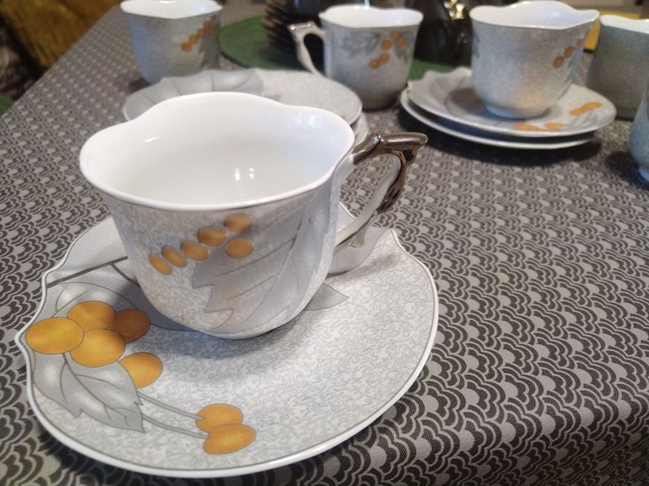 2 броя сервизи за кафе