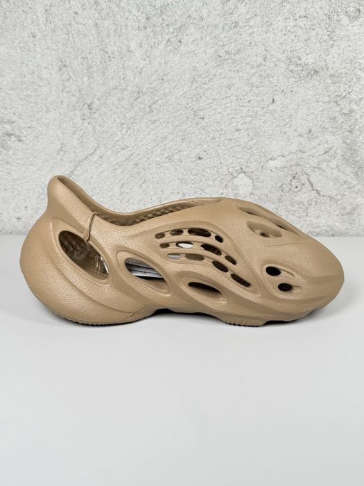 Yeezy Foam RNR Clay Taupe