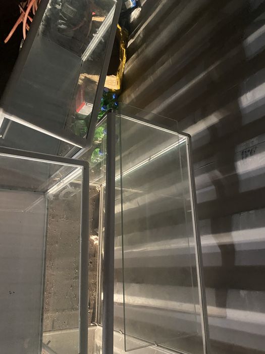 Продам б/у витрины,цена за одну