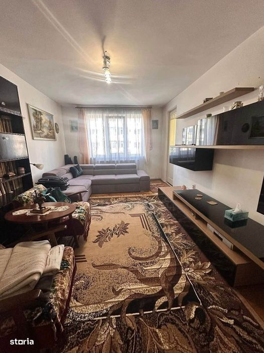 De vanzare aparament 3 camere si balcon, mobilat, etaj 1, boxa 59000e