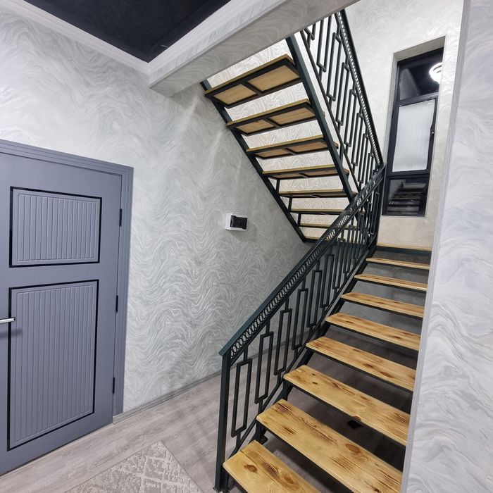 Продается двухэтажный дом на улице  Фестивальная