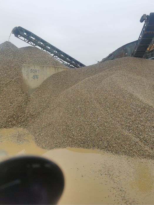 Amestec agregate nisip  balast piatră  transport