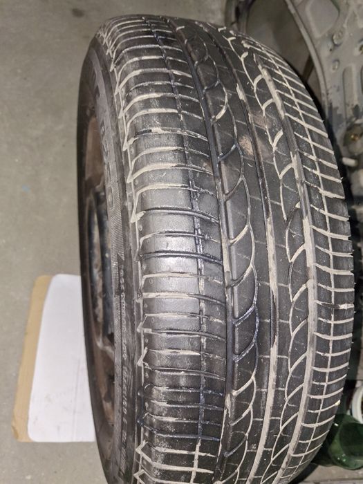 Зимни гуми 4броя 235/55/17 Kumho и летни 4бр. 175/70/14 Brigestone