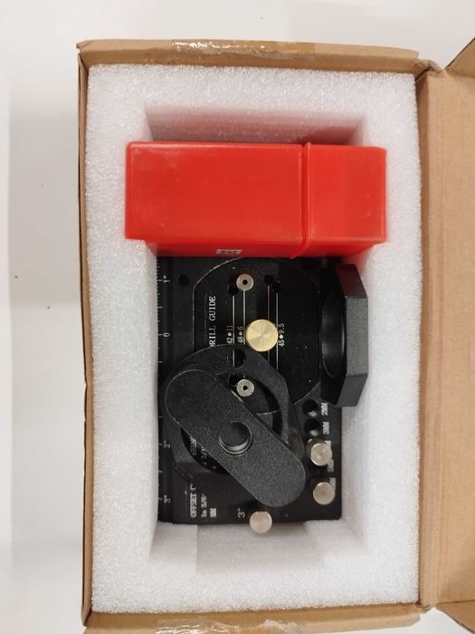 Dispozitiv pentru gauri de balama 35mm