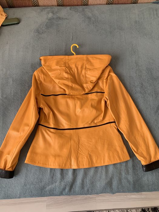 De vanzare jacheta dama piele de capra nou.Marime S-M