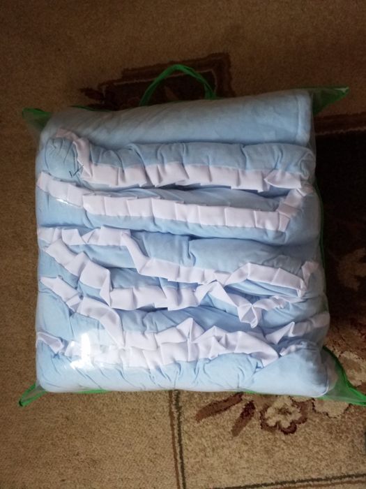 Бортики и одеяло в кроватку