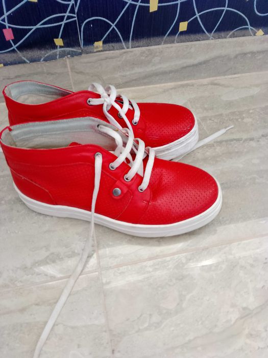 Кецки червени запазени