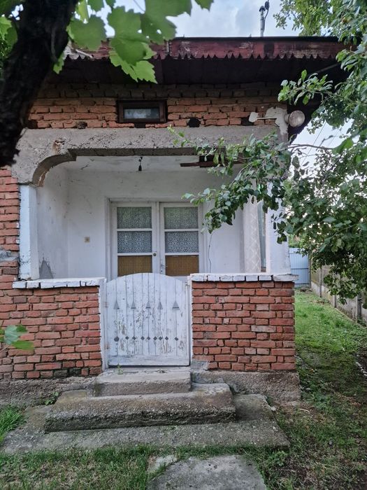 Vand casa cu teren