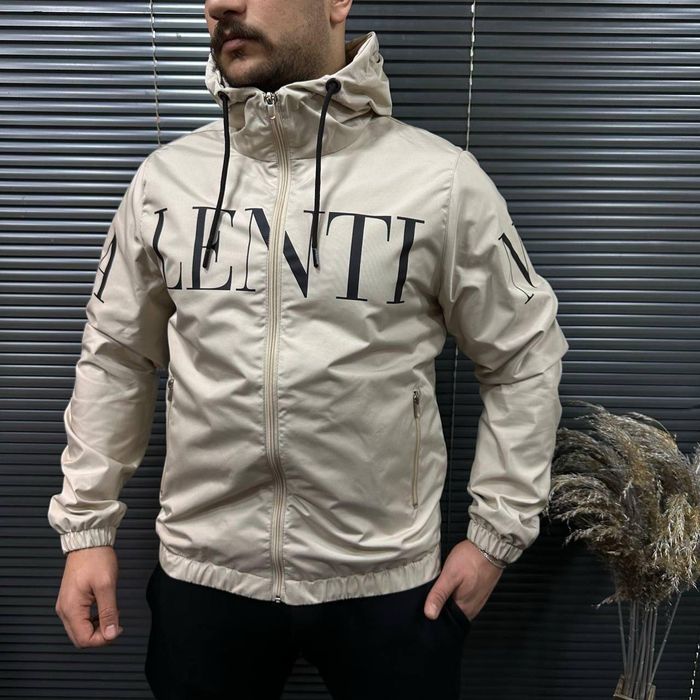 Bluza Valentino primăvara