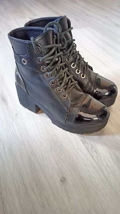 Продам зимние ботинки (35 размер)