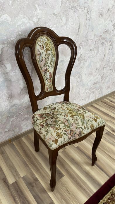 Продам итальянские стулья