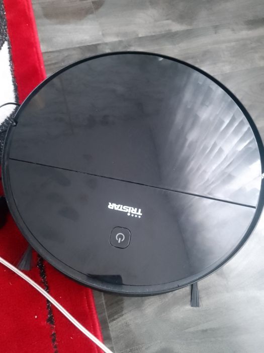 Robot aspirator – folosit de câteva ori, stare foarte bună